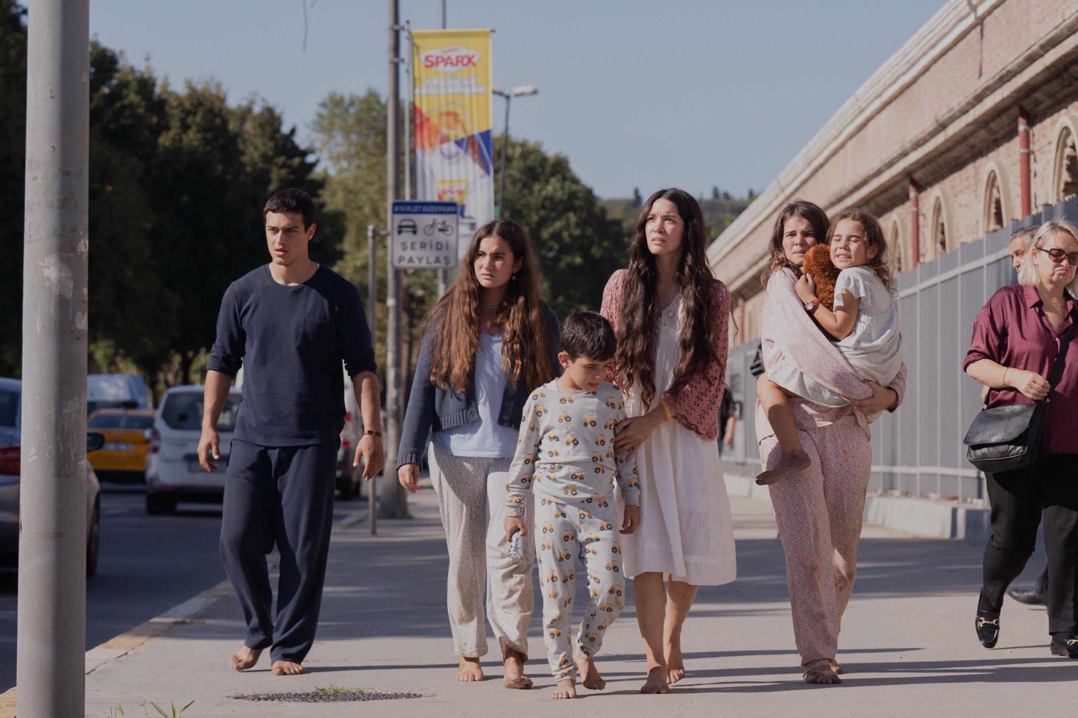 hazal subasi li sahipsizler dizisinden ilk kareler geldi sahipsizler dizi konusu ve oyunculari arastirildi