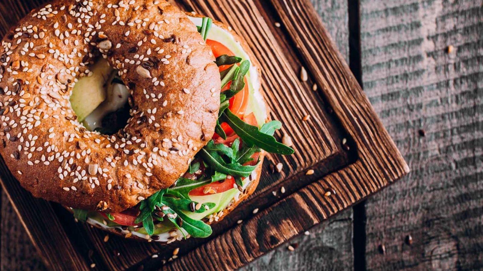 hem simit hem sandvic bagel tarifi kahvalti sofralariniz vazgecilmezi olacak