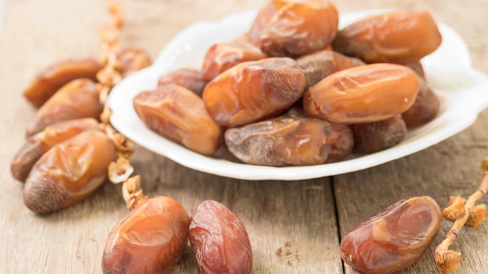 iftar sofrasında mutlaka bulunmalı, iftarı hurmayla açmak için 7 neden