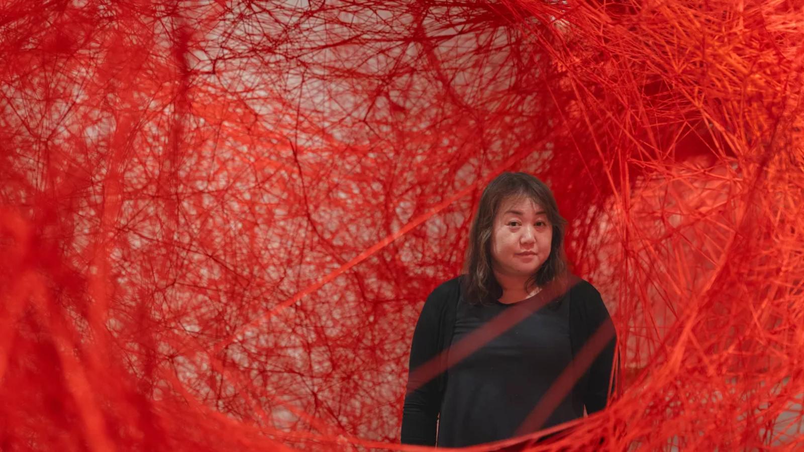 japon sanatci chiharu shiota nin etkileyici ruhani aglari istanbul modern de sergileniyor