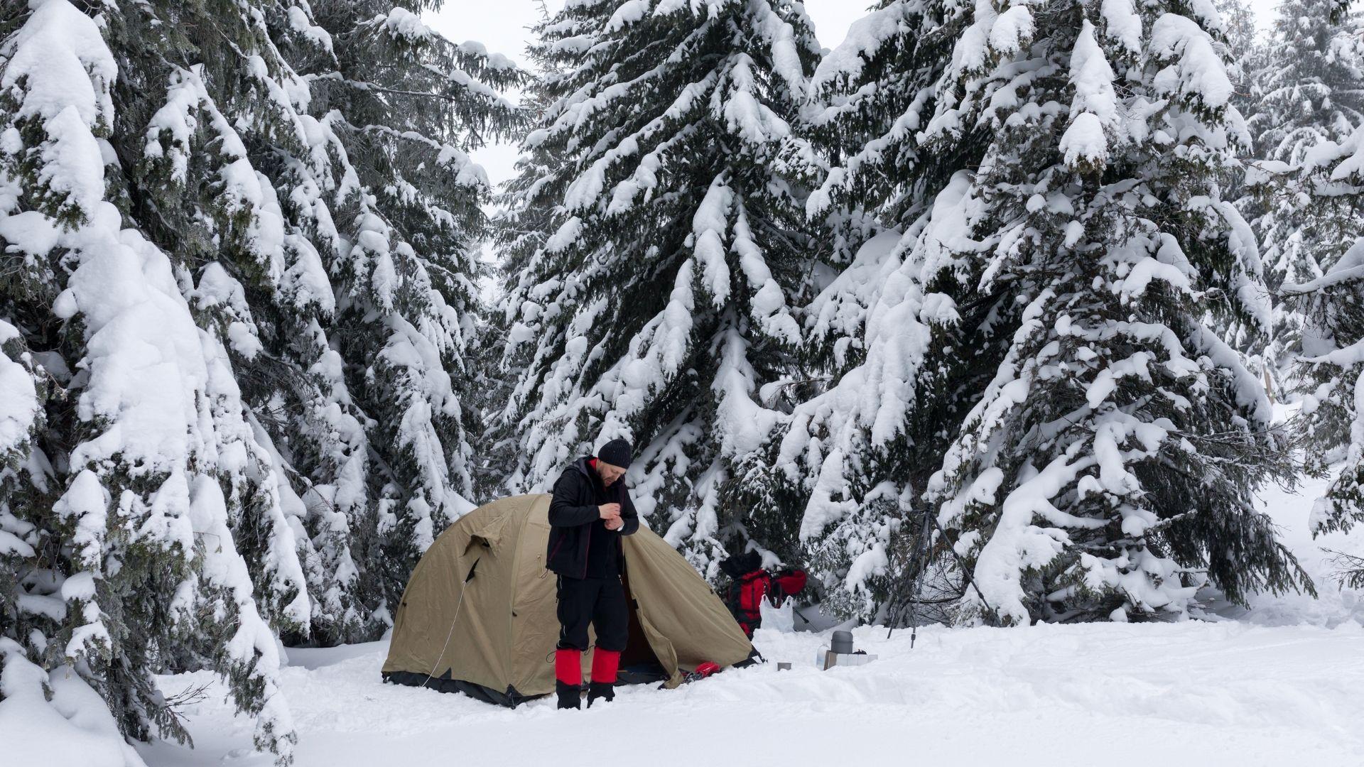 kamp tutkunlari merak ediyor kisin karli ve soguk havalarda kamp yapilabilir mi