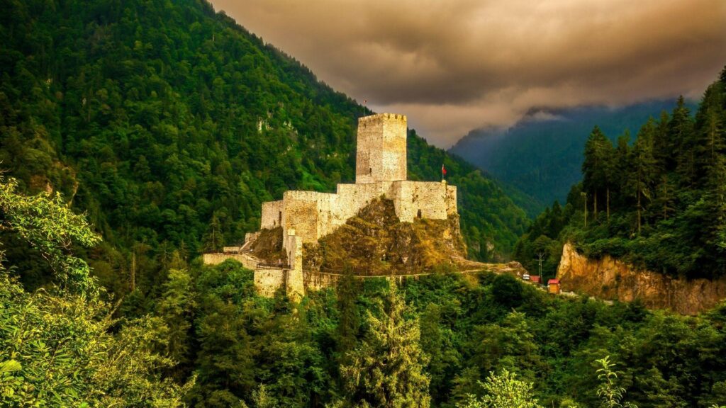 karadeniz bolgesinde gezilmesi gereken tarih kokan yerler binlerce yillik yapilar tarihe isik tutuyor