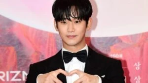 kim soo hyun god day çekimlerini bitirdi