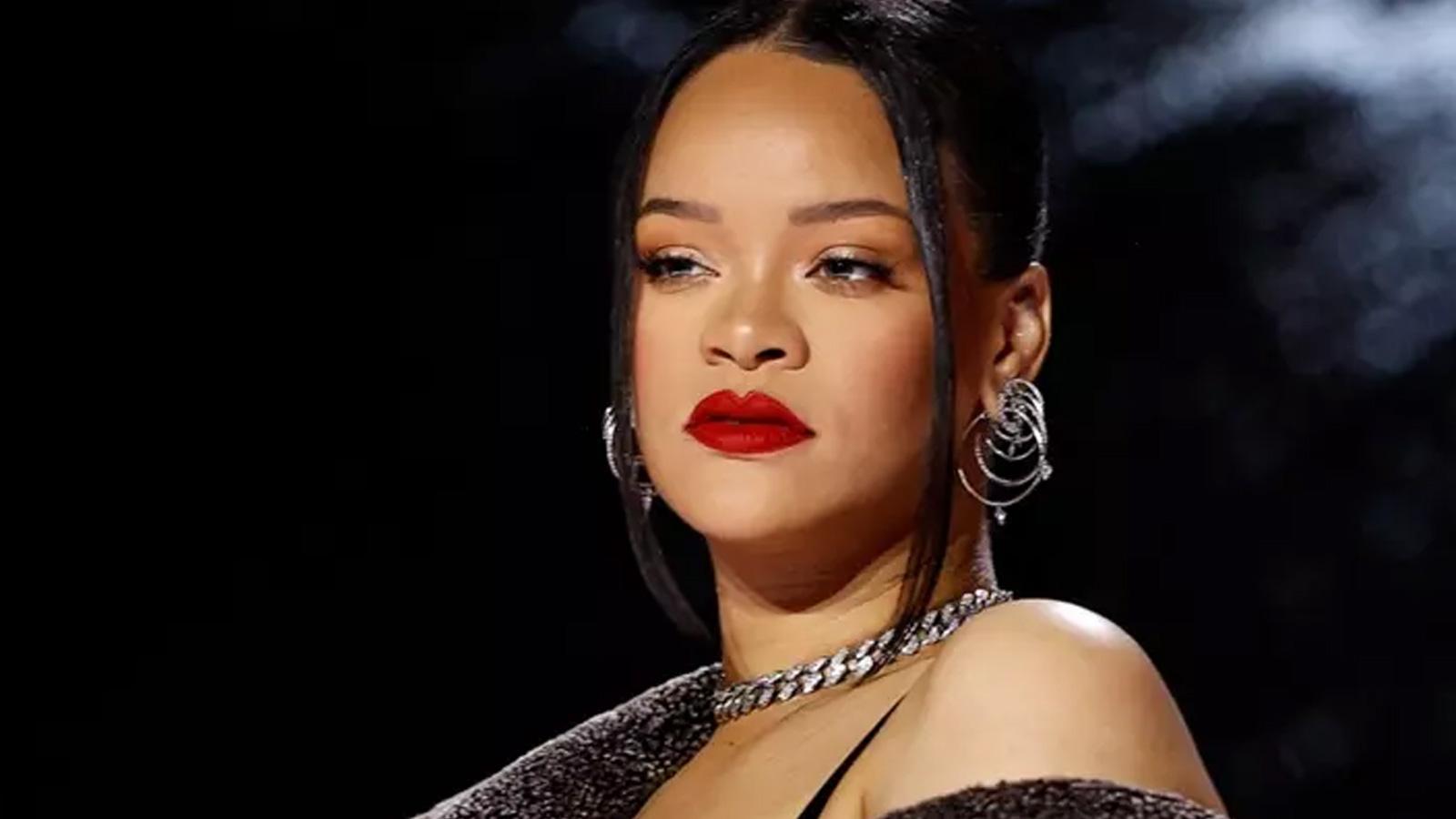 rihanna dan hayranlarina cagri oy verin cunku ben veremiyorum