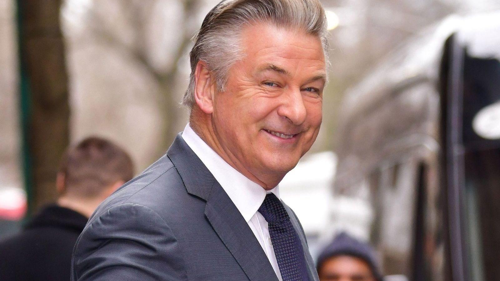 set kazasi gundemden dusmek bilmiyor oyuncu alec baldwin hakkindaki suclamanin reddi onaylandi