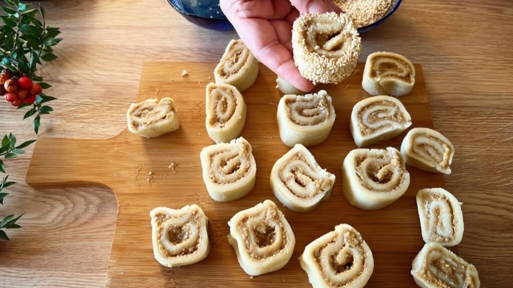 Tahinli, cevizli rulo kurabiye tarifi