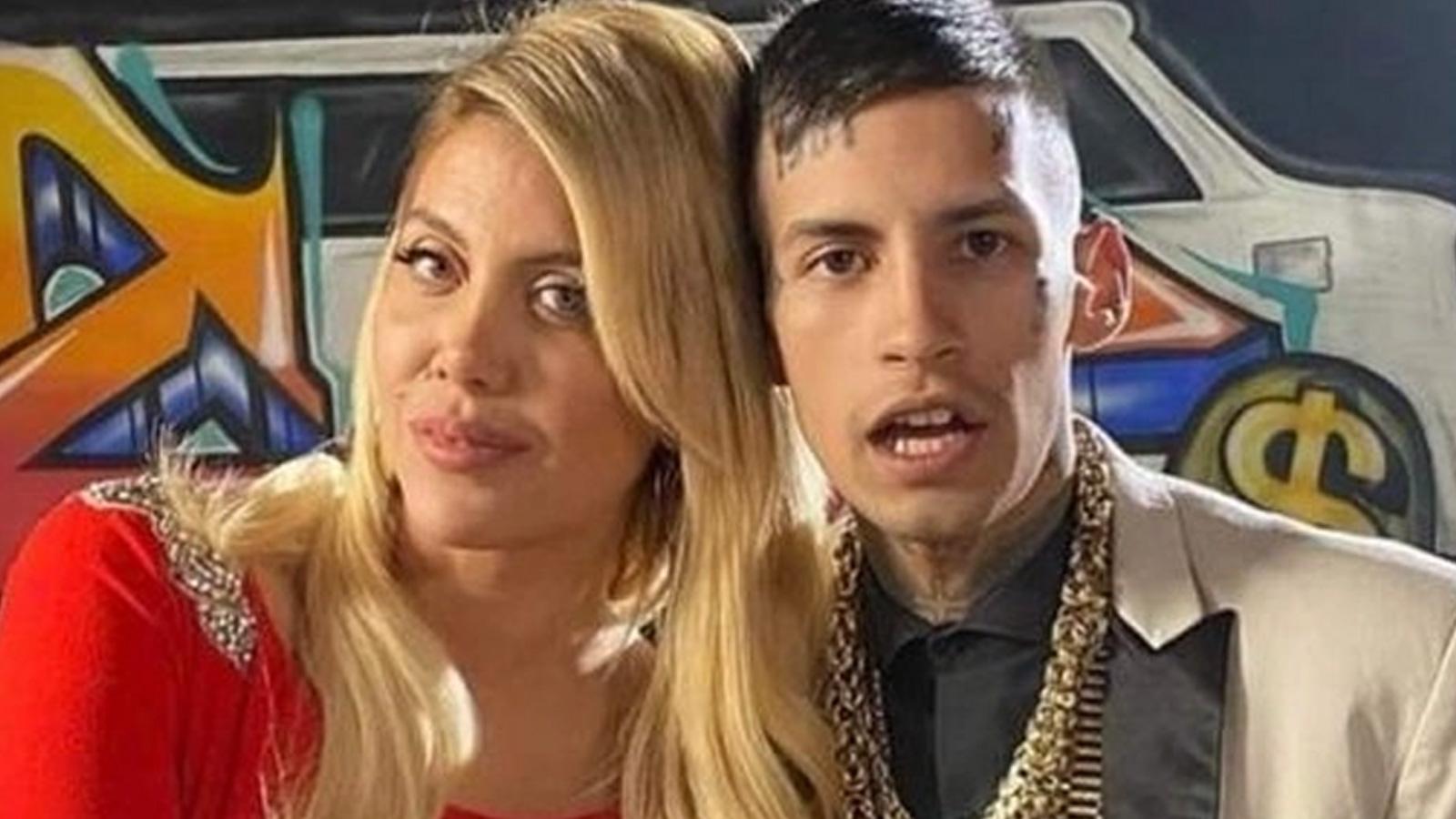 wanda nara yeni sevgilisiyle paylasimlara doyamadi pes pese fotograflar geldi