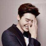 yeni bir diziyle hayranlarini heyecanlandirdi lee jong suk kimdir yeni dizisi ve projeleri